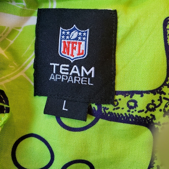 BNWT Seattle Seahawks Floral Hawiian Short Sleeve Button-down Shirt Large - Picture 3 of 11